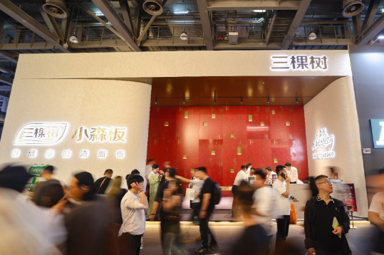 展会专访|三棵树小森板林承亮：以服务与美学突围，“好漆好板好空间”引领长期主义 中网行业信息网