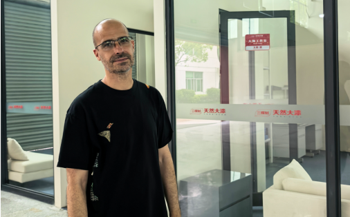 跨越山海 漆语同心｜文森・漆《游物志》在华十八年艺术展正式开展 中网行业信息网