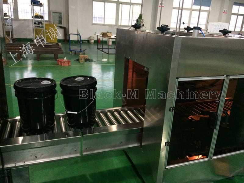 自动落盖机.jpg 自动落盖机.jpg
