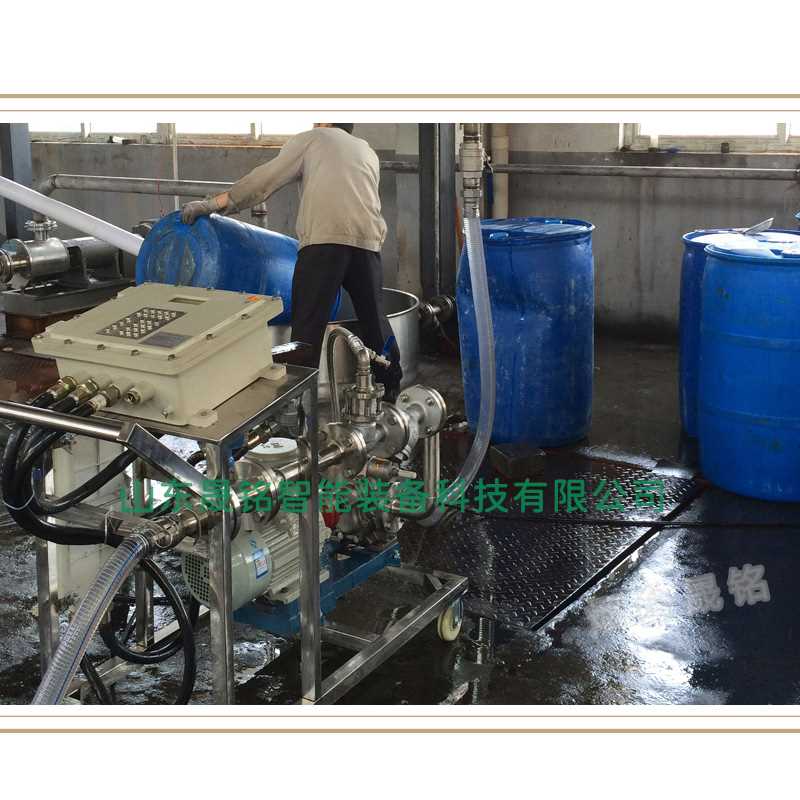 化工助剂定量分装200公斤桶设备.jpg