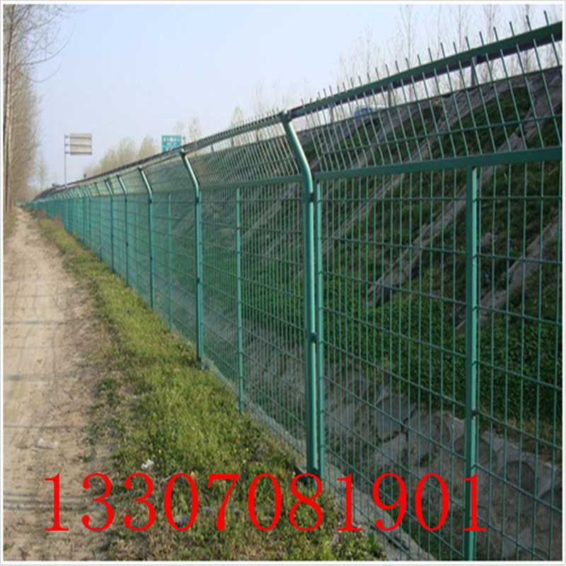 公路护栏网111.jpg 公路护栏网111.jpg