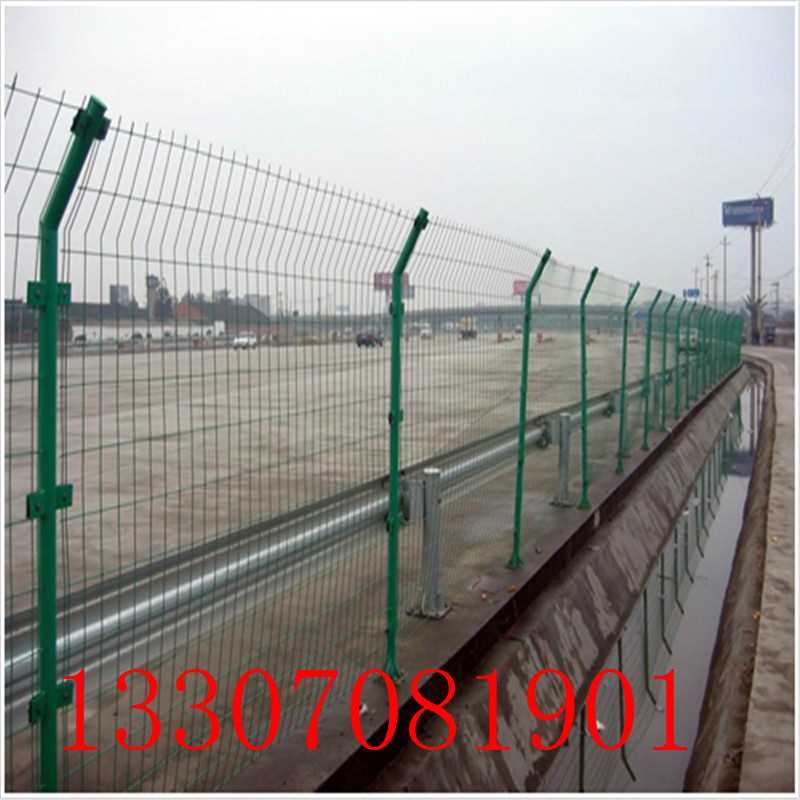 公路护栏网22.jpg 公路护栏网22.jpg