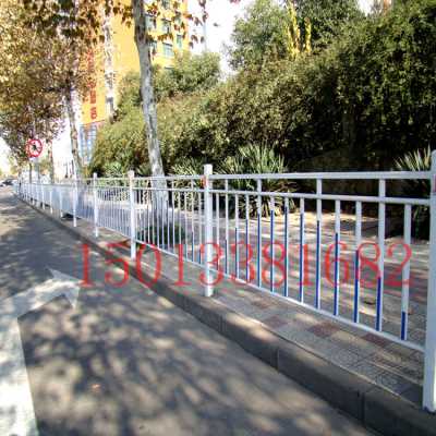 梅州市政道路锌钢护栏 人行道外侧防护栏杆款式图片