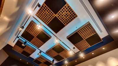 声学装修与灯光