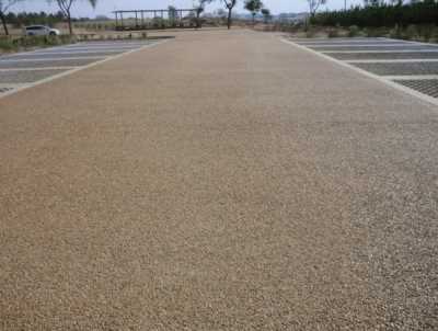 东昌府区聚氨酯陶瓷防滑路面聊城彩色防滑路面 水泥砂浆施工