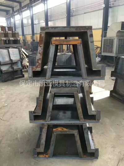 水利流水槽钢模具脱模教程，卵形流水槽钢模具价格 凯亚模具供货