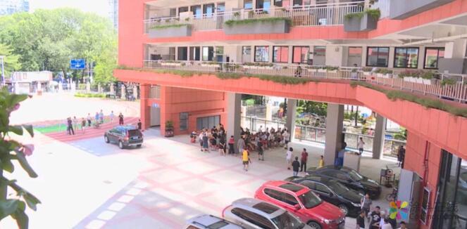 483.jpg 家长质疑南油小学甲醛超标,上不上学陷两难! 中国涂料在线,coatingol.com