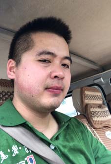 满头大汗送货过程中的李赞洲.jpg 满头大汗送货过程中的李赞洲.jpg