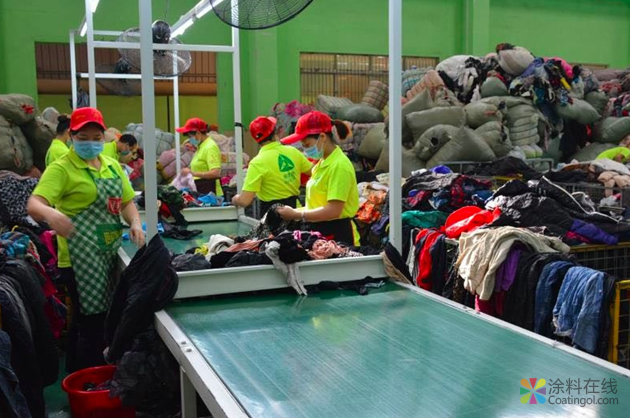 旧衣“变身”手套 温暖快递小哥整个冬天  中国涂料在线，coatingol.com