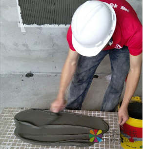 聪明人现在都这样贴瓷砖了，海特瓷砖背胶牢固又省工 中国涂料在线，coatingol.com