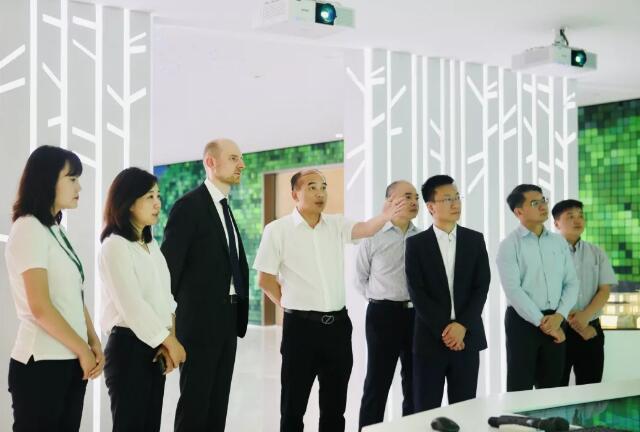 美国康宁公司、德国巴斯夫集团领导参访三棵树上海中心 涂料在线,coatingol.com