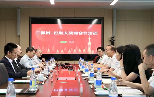 美国康宁公司、德国巴斯夫集团领导参访三棵树上海中心 涂料在线,coatingol.com